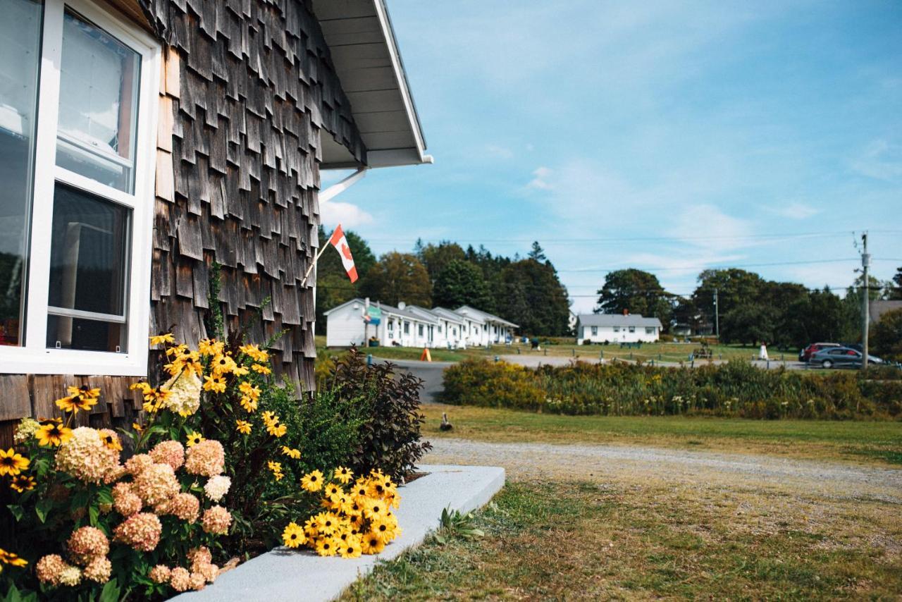 Friars Bay Inn & Cottages Welshpool Eksteriør billede